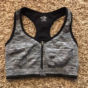 Front zip sports bra